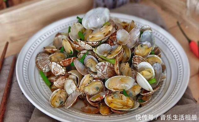到底|辣炒花蛤到底要不要焯水大厨教你正确做法,鲜美入味,吐沙干净