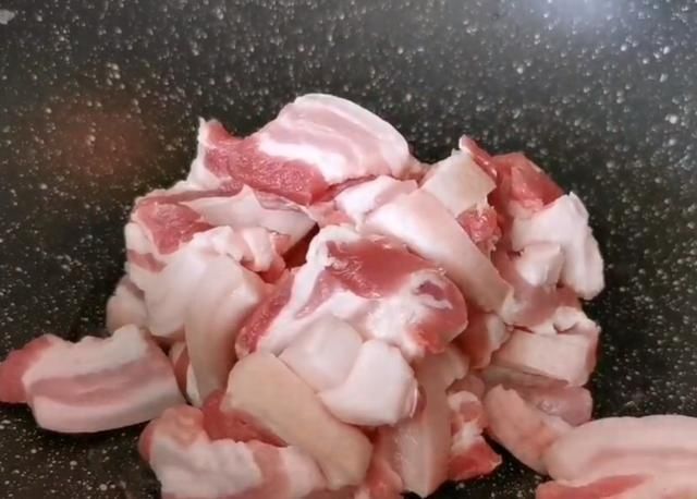  土豆|土豆别直接炒着吃，教你新吃法，加一个南瓜，上桌连汤汁都不剩