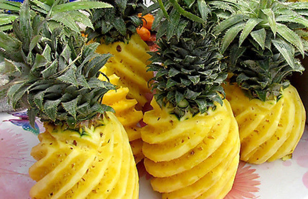  菠萝|吃菠萝时别再只用盐水泡了,教你这一招,菠萝不酸不涩更可口