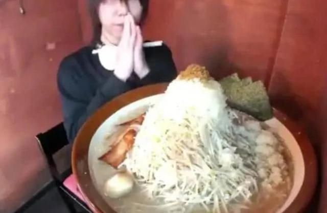 服务员|大胃王为证明没“假吃”,一次吃80斤面条,却被服务员揭穿
