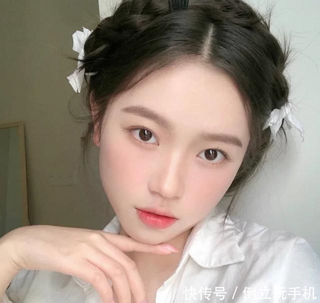  眉峰|“一字眉”不受宠了，今年流行的是“漫画眉”，明星潮人都在画