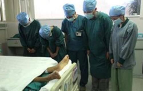  医生|8岁小女孩深夜突发猝死，医生查出病因骂其父母不是人