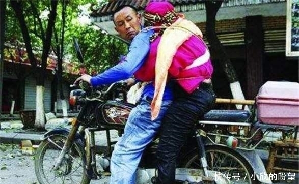  男子|汶川地震痴情男子，骑车带“亡妻”尸体回家，12年过去怎么样了？