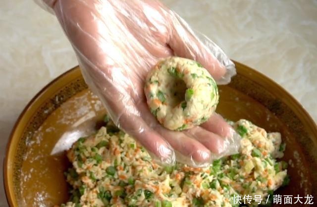 面粉|3种蔬菜2种面,教你做营养菜窝头,不揉面不发面,吃着真过瘾