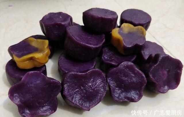  蒸锅|南瓜紫薯月饼花糕，一个蒸锅就能搞定，软糯营养，在家也能轻松做