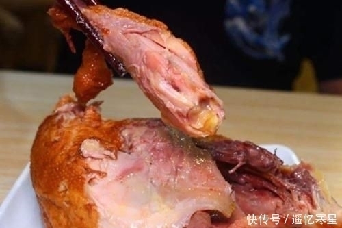 做出|店员睡过头忘记关火,最后把锅烧干,竟意外做出一道经典美食