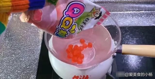 瞬间|最简单的网红甜品仙桃奶冻,抖音百万赞神仙甜品,敲开瞬间超治愈