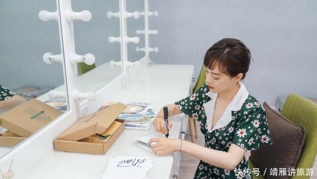 身穿|37岁孙俪终于留长发，身穿碎花裙回到20岁，难怪抓得邓超稳稳的