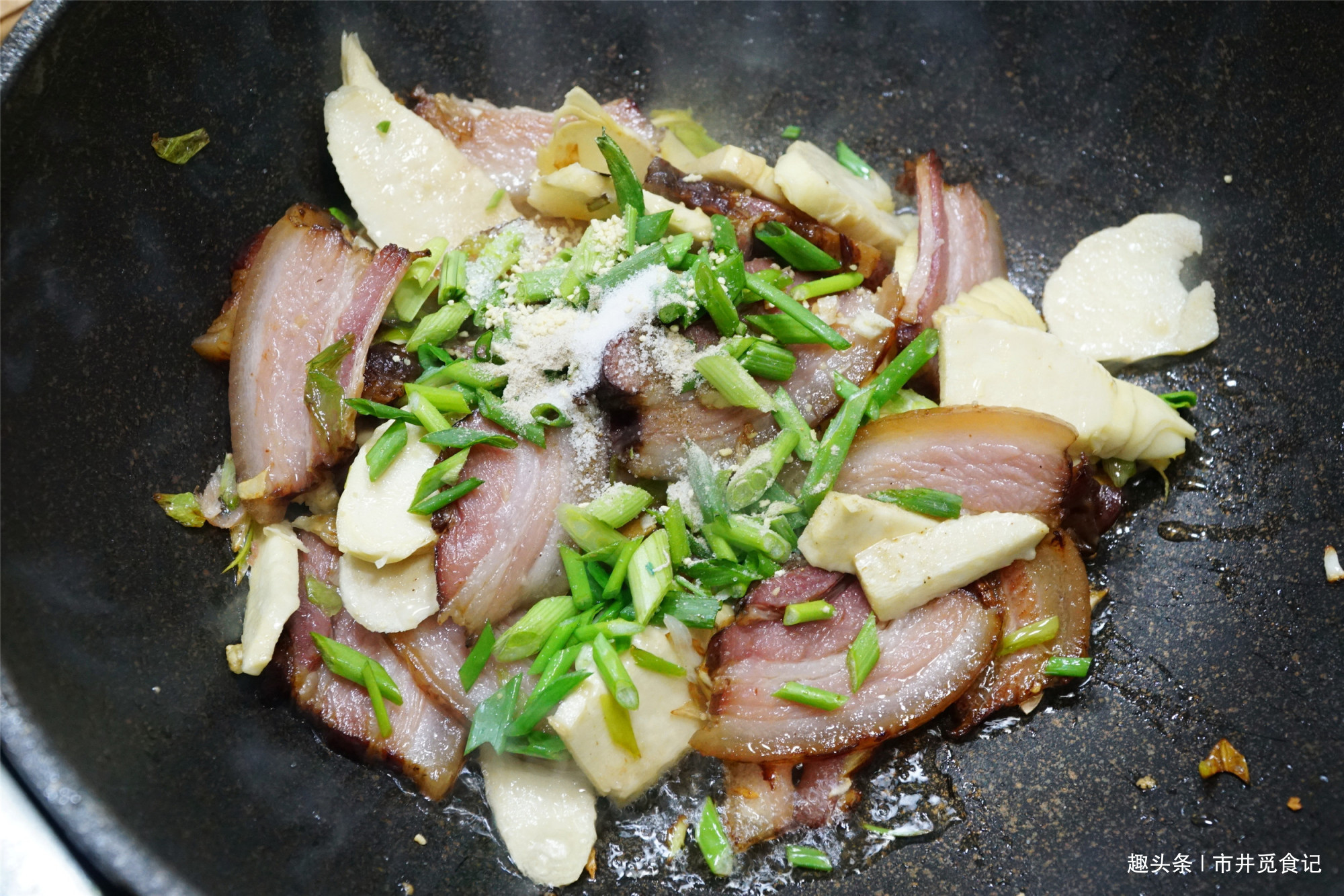 肥腻|炒腊肉时,万不能直接炒,否则又咸又肥腻,教你正确吃法