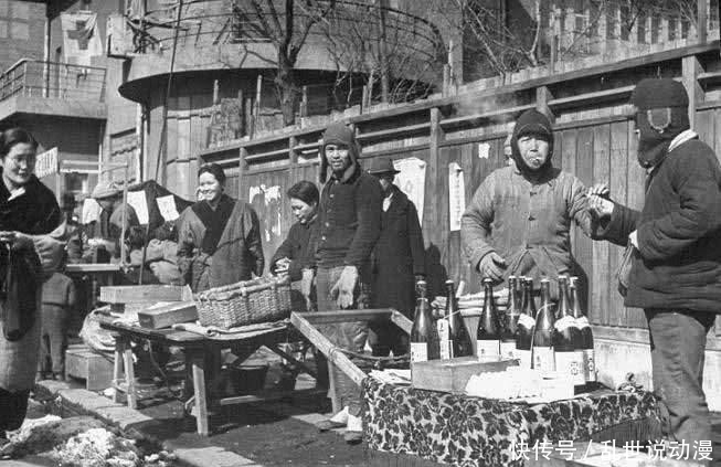 受降仪式|历史上过目难忘瞬间：在故宫签投降书的日军，图8在抗美援朝中用手枪开啤酒