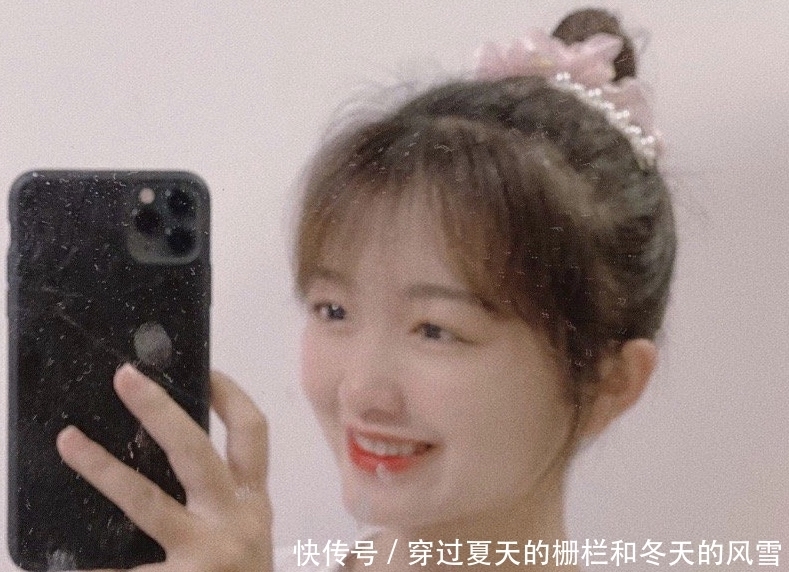 成网|《变形计》的漂亮妹妹梁小友成网红,因父亲生病辍学挣钱,却被网友批评想红