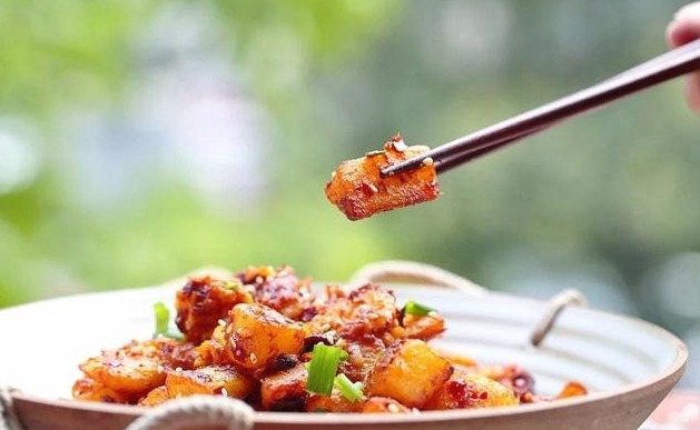 粘锅糊锅|土豆别再炒丝儿了,这样煎一煎,比吃肉还香