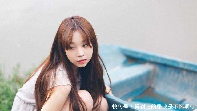  小心翼翼|女生暗恋的表现在哪些方面，我们看看下面的看法，看看你暗恋的女生是不是也在暗恋你