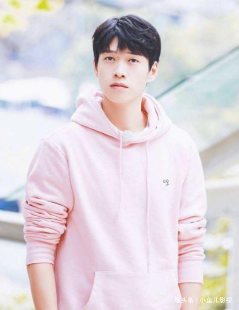  态度|同样是新人扎堆，黄磊为何态度大变，还为谭松韵专门做美食