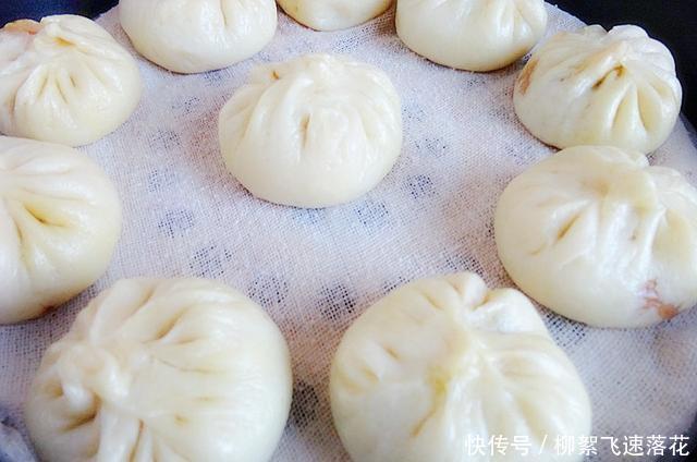 次发酵|秋天吃包子就做这个馅,不放肉却更香,顺应时节更健康
