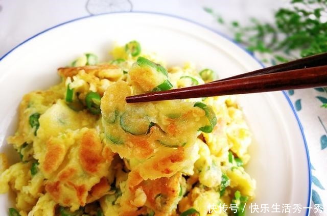 样食|原来青椒炒鸡蛋还能这样做,简单家常,多加1样食材,下饭特香