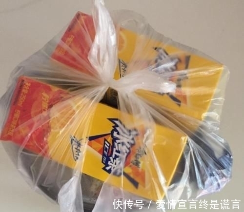 到底|点外卖时,商家送的“杂牌饮料”到底能不能喝?老板无奈说出实情