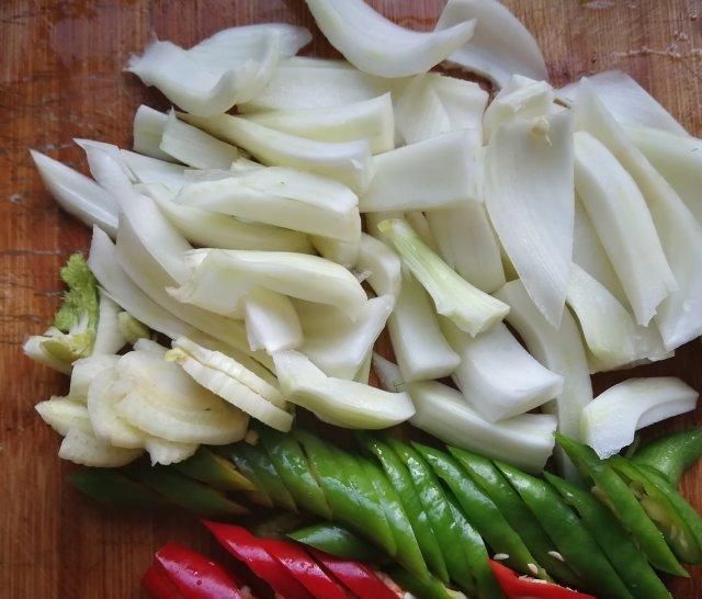 味儿|茴香球炒火腿肠,淡淡的茴香味儿,颇有点西芹的口感,味道好极了