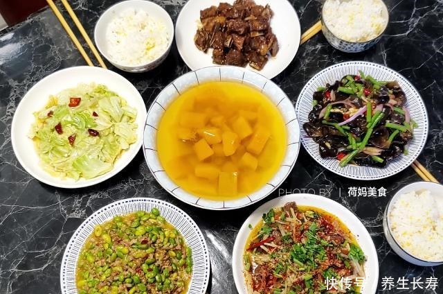 大鱼大肉|闺蜜来蹭饭,我做了5菜一汤,没有大鱼大肉,却吃得很满足