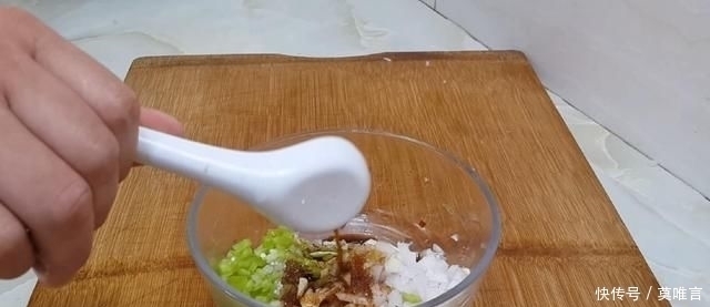 简单|我家面粉从不蒸包子,这样做比油条馒头都简单,一次做九个不够吃