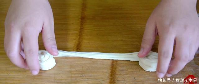 神奇|这个饼太神奇,轻轻一扯千丝万缕,脆的脆软的软,味道超棒