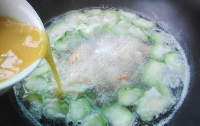 过瘾|丝瓜和“它”是绝配,汤鲜味美又清爽,夏天喝比骨头汤还过瘾