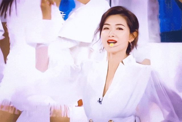  综艺|综艺选秀进入“25时代”后，本该当评委的姐姐们却成了被点评的选手