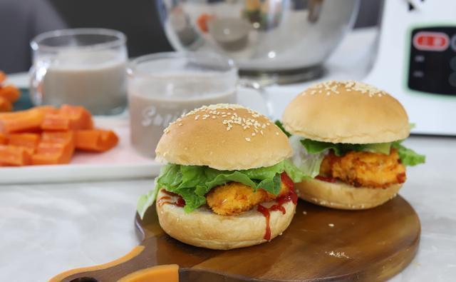  孩子|想吃汉堡不用买，手把手教您自制鳕鱼堡，味道一点也不输汉堡王