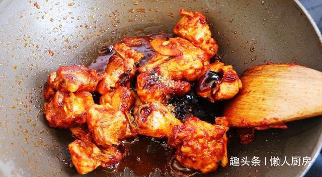 辣酱|想吃肉了,做了一道土豆炖排骨,配上韩式辣酱,太下饭了