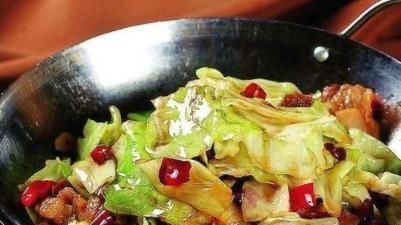  出水|炒包菜时，万万不要直接下锅多加这1步，包菜更翠绿，还不出水