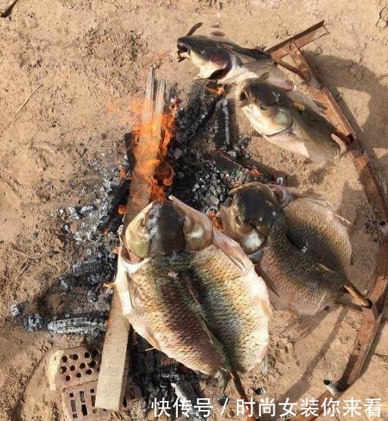 新疆|朋友请我们吃烤串就点了一串, 本以为抠门, 但结果是没吃完