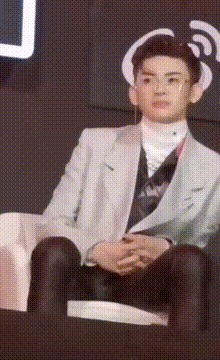 尴尬|谢娜主持尴尬,选手唱功车祸现场,青春有你总决赛是最差的一届了