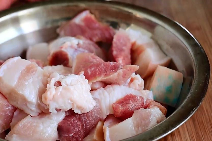 红烧|五花肉不用红烧,教你秘制新吃法,不加油不加水,浓浓酱香味