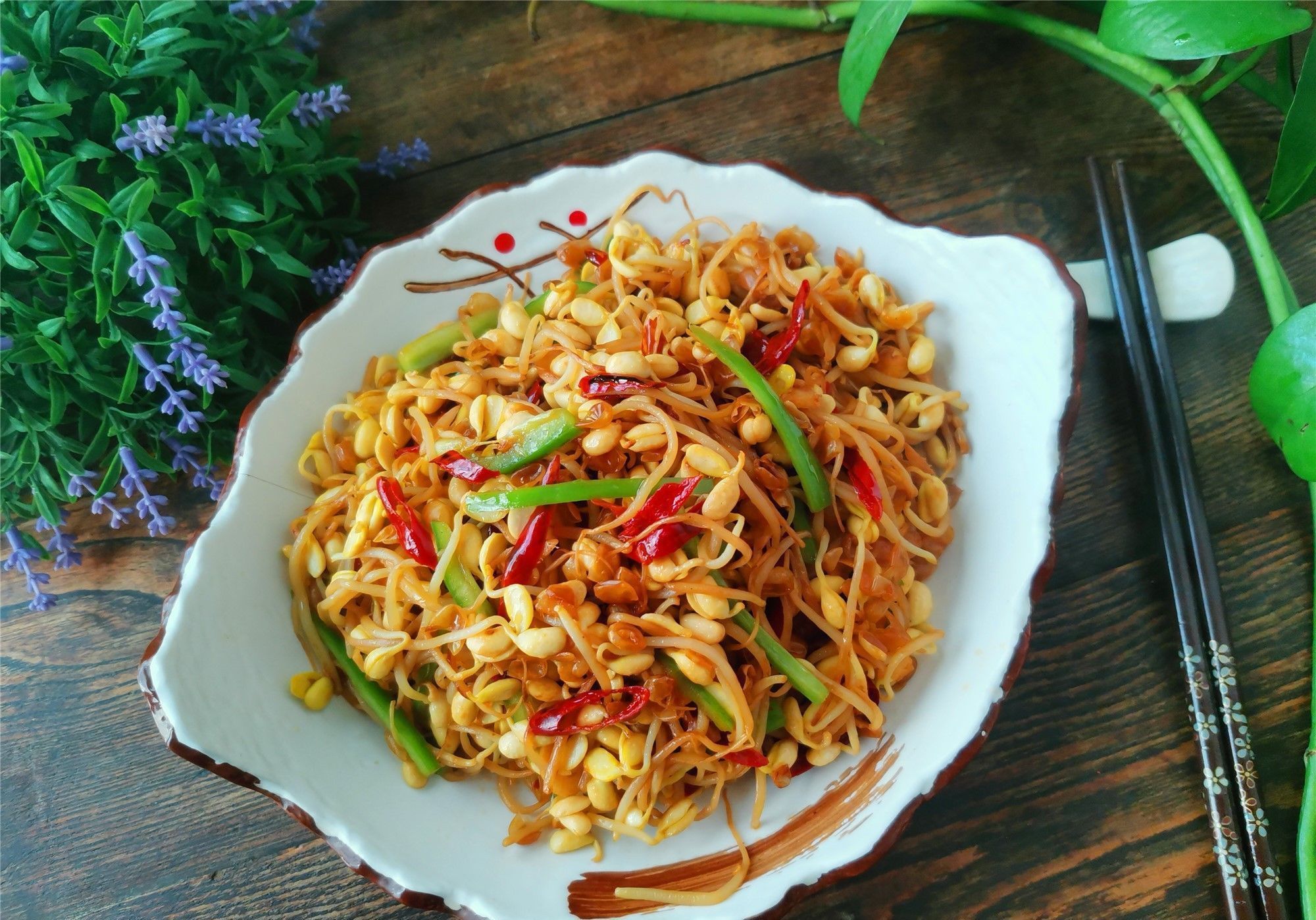 人体吸收|黄豆芽怎样做好吃,这个家常做法特香,不用放肉,佐酒下饭都不错