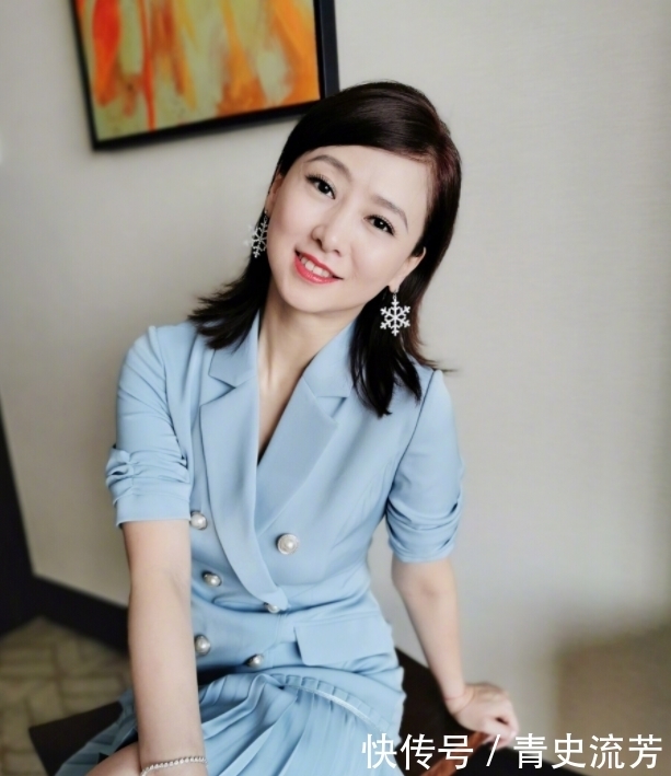 依旧|翁虹罕见晒美照,年过半百身材依旧完美,魅力十足