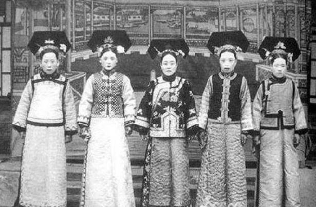 街头|溥仪退位后宫女做了军阀太太,有些流落街头,有的被卖