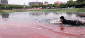 GIF|搞笑GIF:谁说一个人不能打乒乓球的?