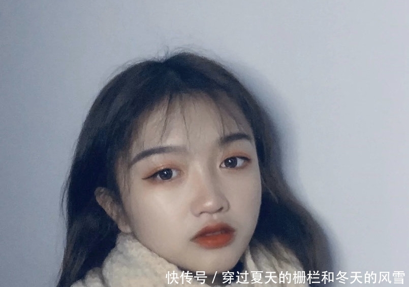 成网|《变形计》的漂亮妹妹梁小友成网红,因父亲生病辍学挣钱,却被网友批评想红