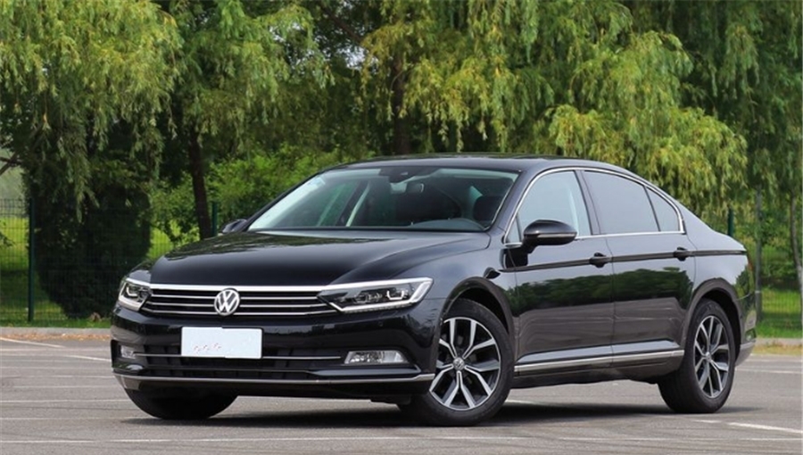 雅阁|中级车之王是德系还是日系?雅阁迈腾对比,一看便知