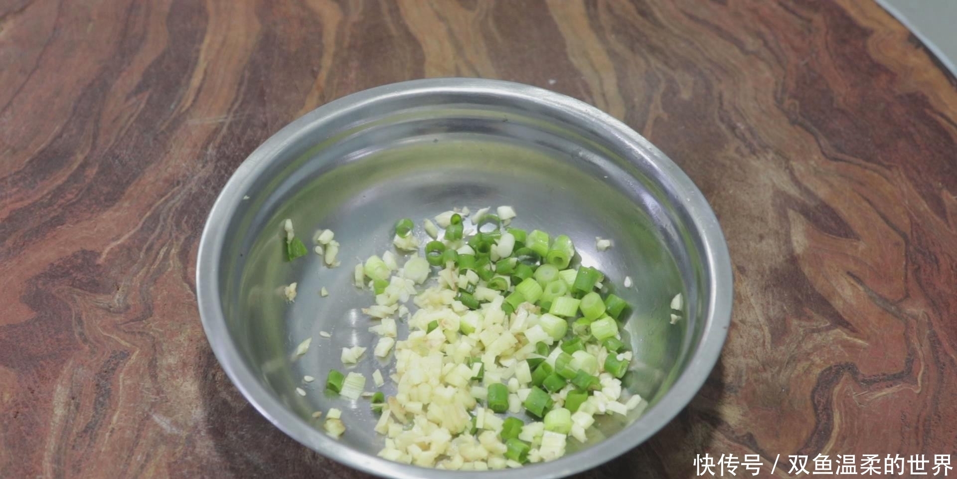 家常|家常辣椒菜谱,青椒炒皮蛋,比肉好吃,美味又下饭,吃不够