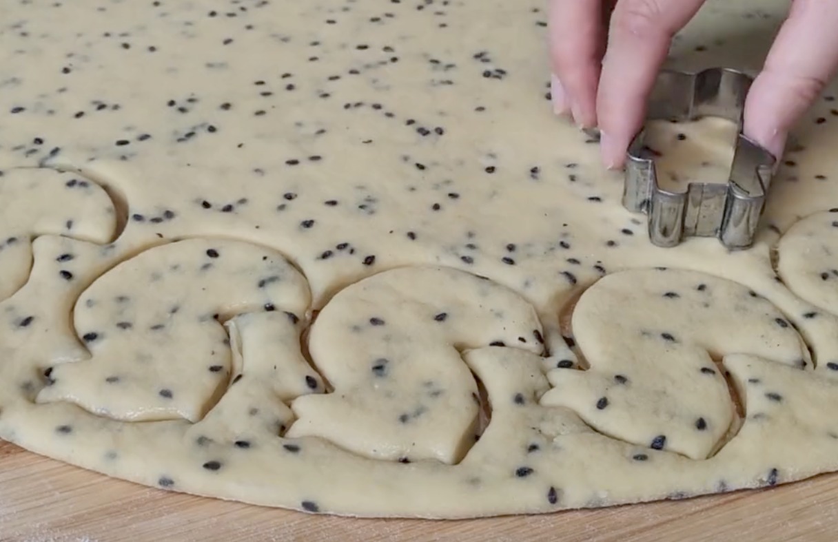  香甜|1分钟学会用面粉做道“鸡蛋空心饼”，香甜美味，蓬松暄软