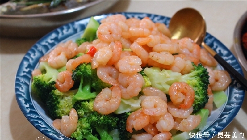  花钱|小长假约亲戚在家聚餐，我下厨做了六菜一汤，花钱不多都吃撑