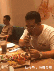  女子|同事的闺蜜，大家都说右边的最漂亮，但我果断选择了白衣女子