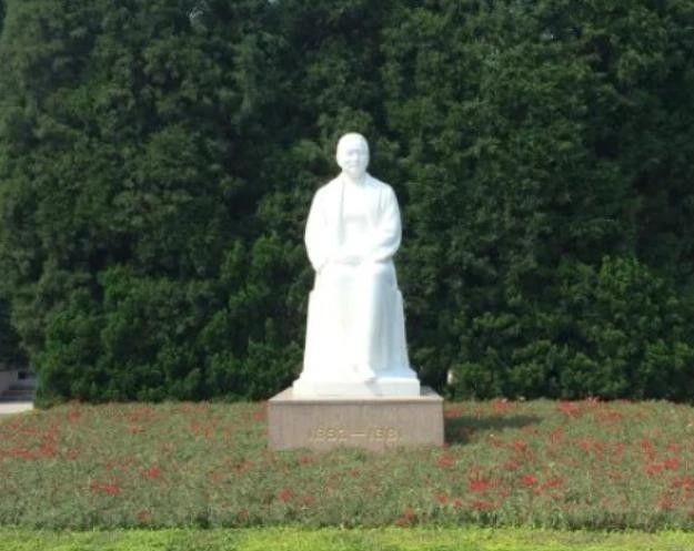 中国|看完宋庆龄中国墓地,再看宋美龄美国墓地,姐妹墓地差异明显!