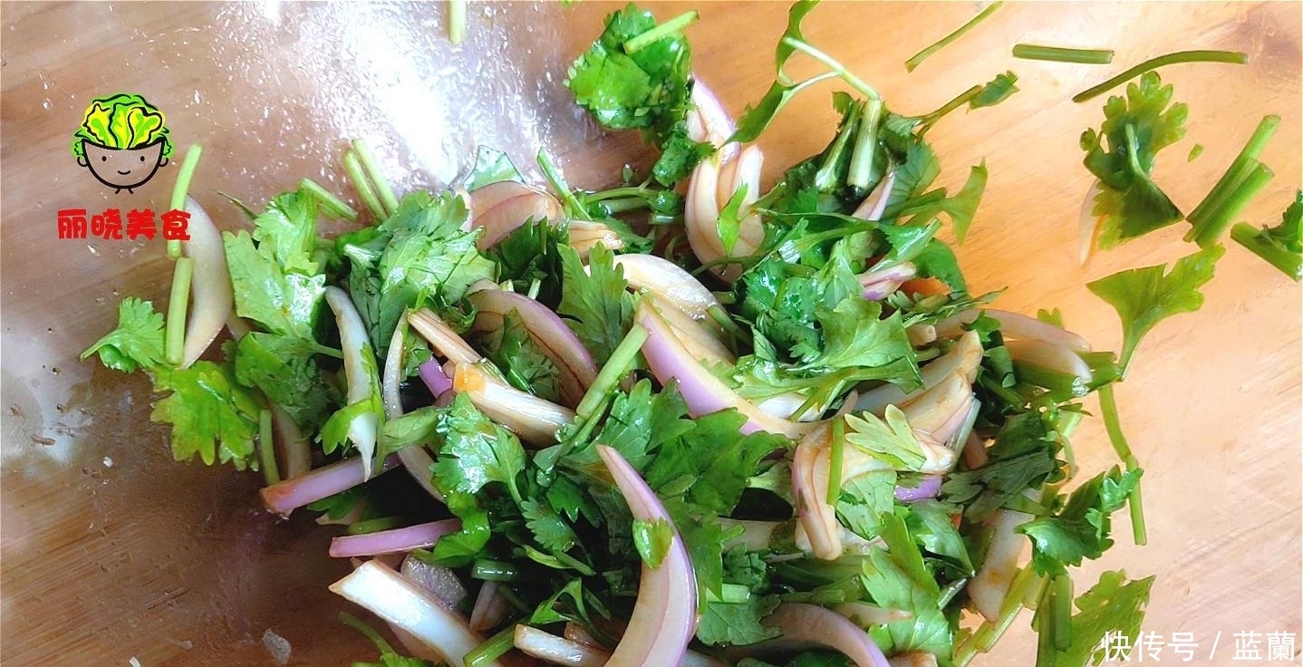 搅拌均匀|一把香菜,一把花生,宝妈教你做美味下饭菜,上桌老公孩子都爱吃