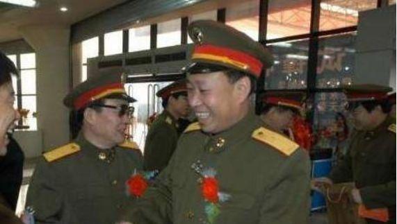 里的军长转业到地方后,是什么级别的公务员