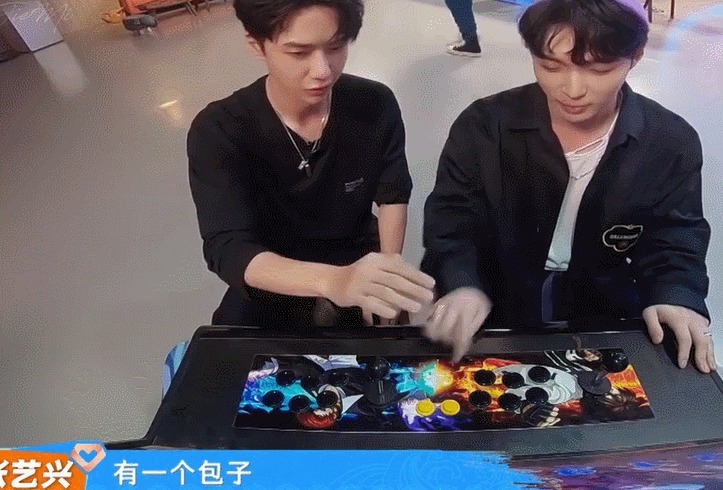 张艺兴|怕被捆绑CP王一博伸手吓得张艺兴猛地后缩拒肢体接触,避嫌明显