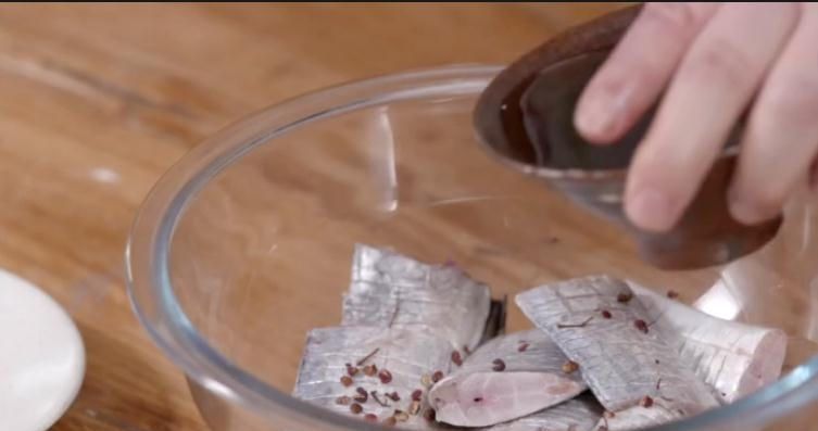 在家|教你在家做酥焖带鱼,外酥里嫩,快来尝尝吧