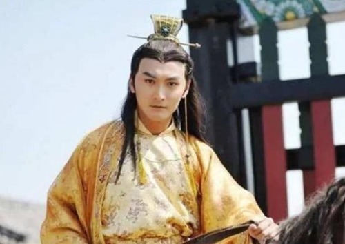 父皇|皇帝亲自剥桔子给儿子吃,母亲惊慌失措快跑,你父皇要杀你