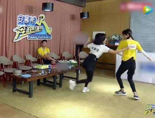 baby6|跑男团成员都撕了多少名牌蔡徐坤2个,baby6个,看到第一太强了